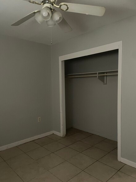 Building Photo - 865 Geranium St