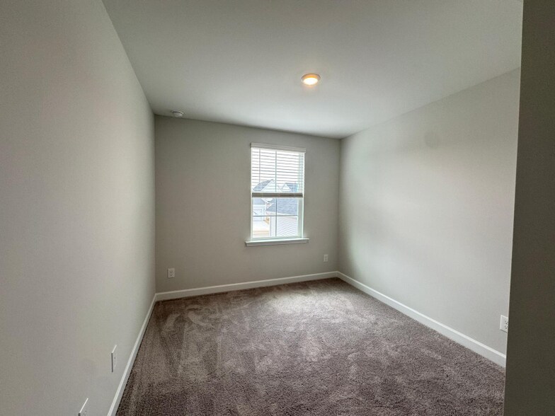 Building Photo - 127 Buckhorn Br Pk