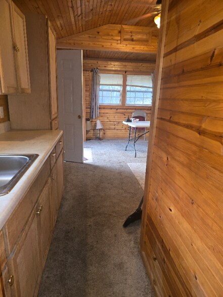 Building Photo - 1960 Saddleback Dr