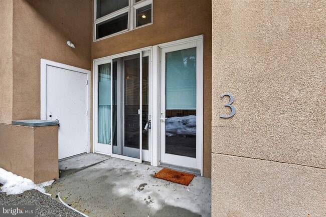 Building Photo - 36 Moore St