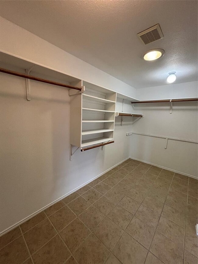 Building Photo - 1300 Leah Ln
