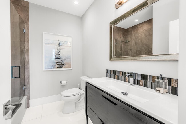 Building Photo - 3521 Glenwood Ct