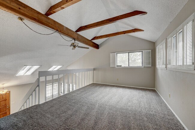 Building Photo - $2,495 2 Bed, 2 Bath Townhome in Aurora wi...