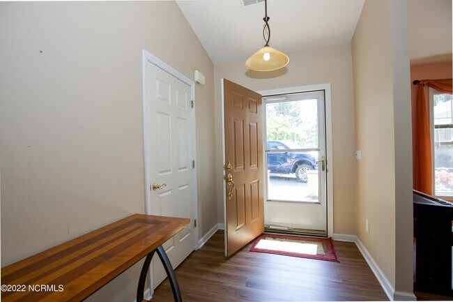 Building Photo - 127 Pine Lake Dr
