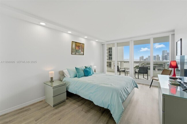 Building Photo - 1717 N Bayshore Dr