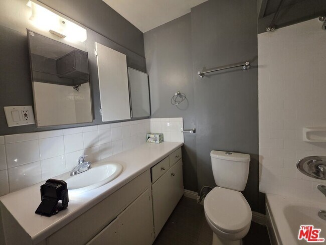 Building Photo - 367 N Avenue 52