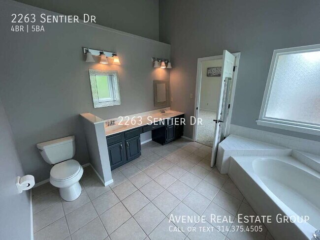 Building Photo - 2263 Sentier Dr