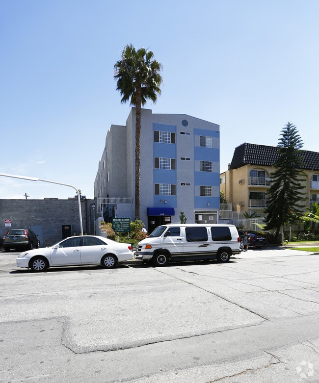 Building Photo - 810 S Berendo St