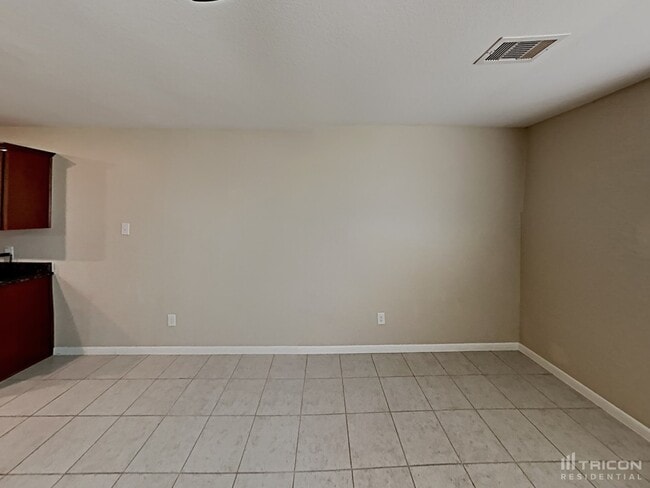 Building Photo - 425 Palomino Stand Dr