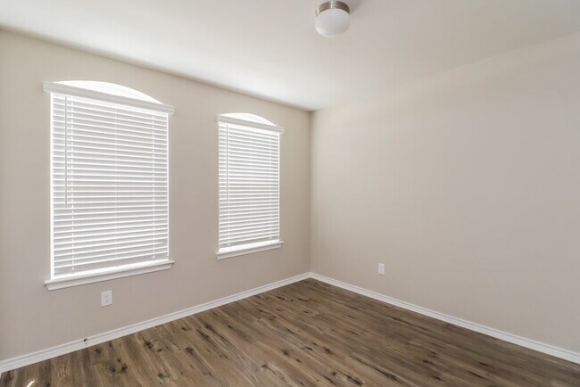 Building Photo - 424 Bishopgate Ct