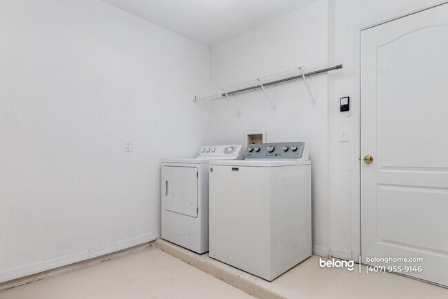 Building Photo - 923 Sandy Ridge Dr