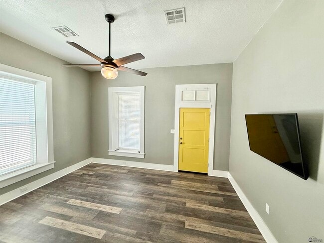 Building Photo - 458 S Orange Ave