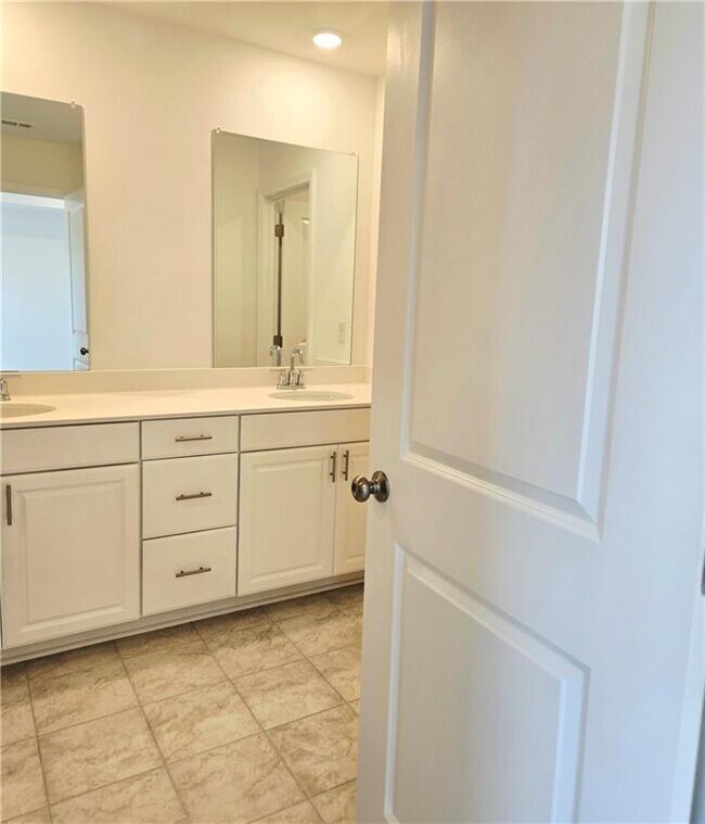 Building Photo - 6234 Kenbrook Dr