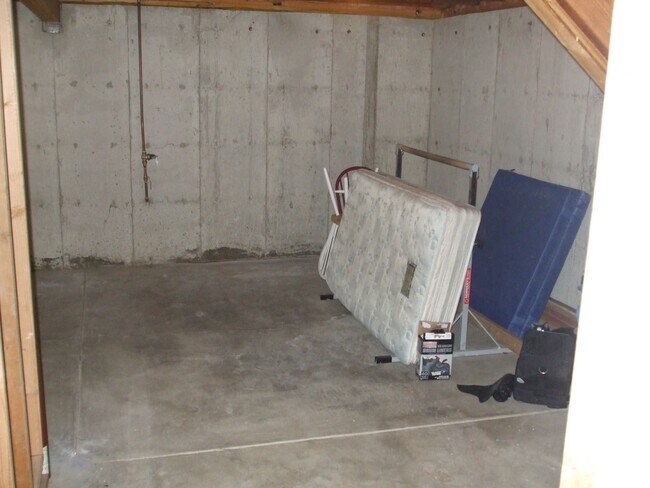 Building Photo - Experience Aurora living in this spacious 3-bedroom, 2-bathroom home