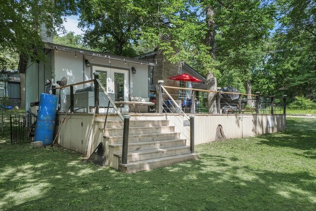 Building Photo - 624 Apache Trail