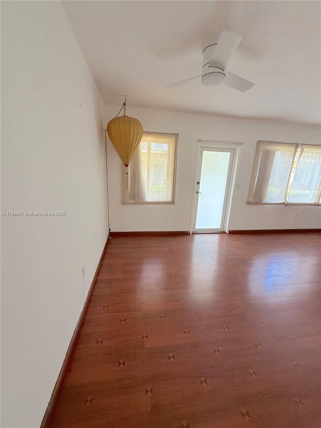 Building Photo - 1110 Venetian Way