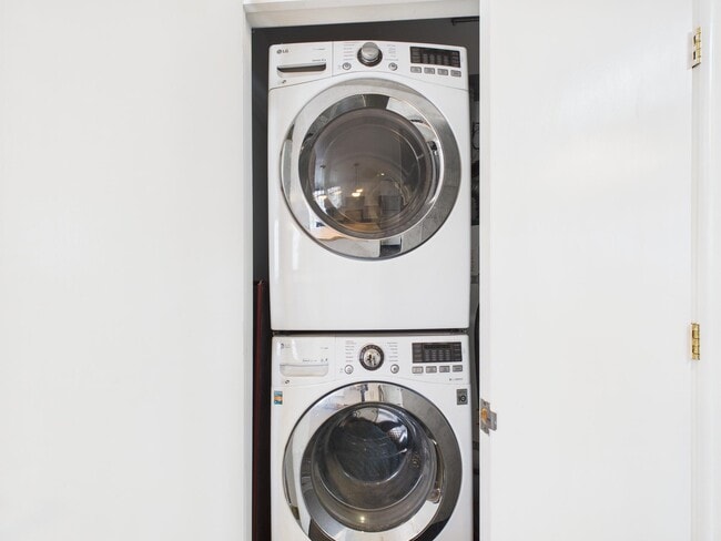 Building Photo - 3116 Adeline St