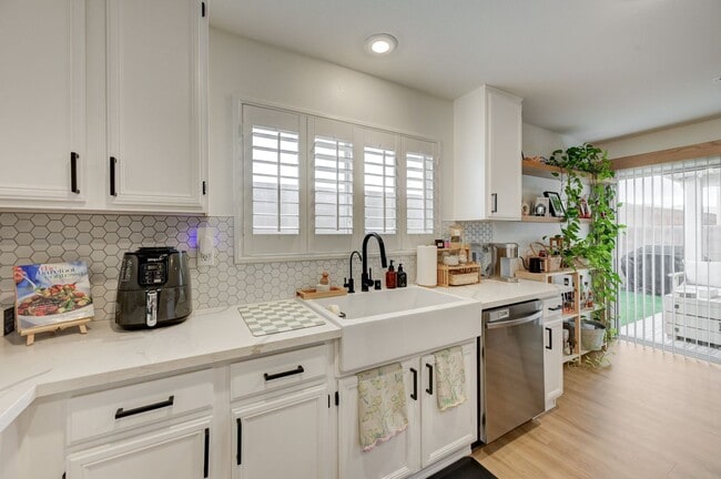 Building Photo - Beautiful Two Story Home Ready for Immediate Move-In