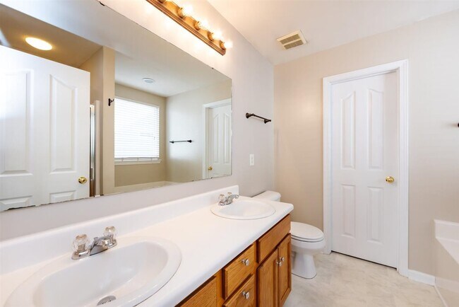 Building Photo - 4811 Sunburst Ln