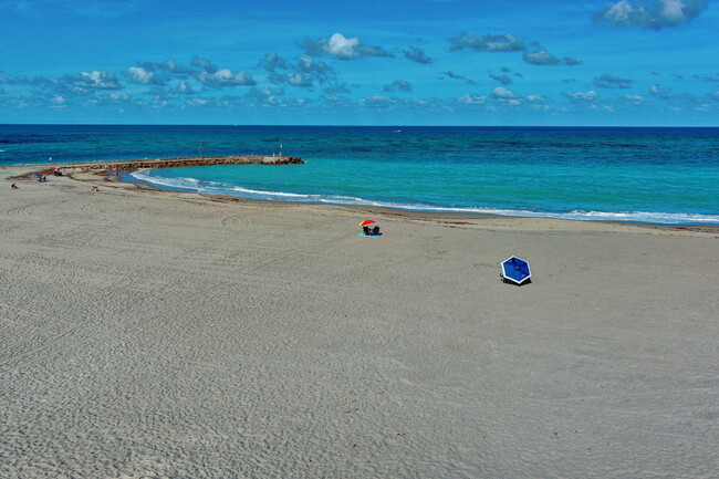 Building Photo - 1405 Ocean Dunes Cir