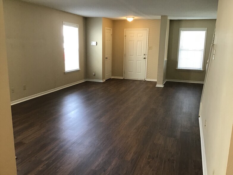 Building Photo - 12645 Republic Dr