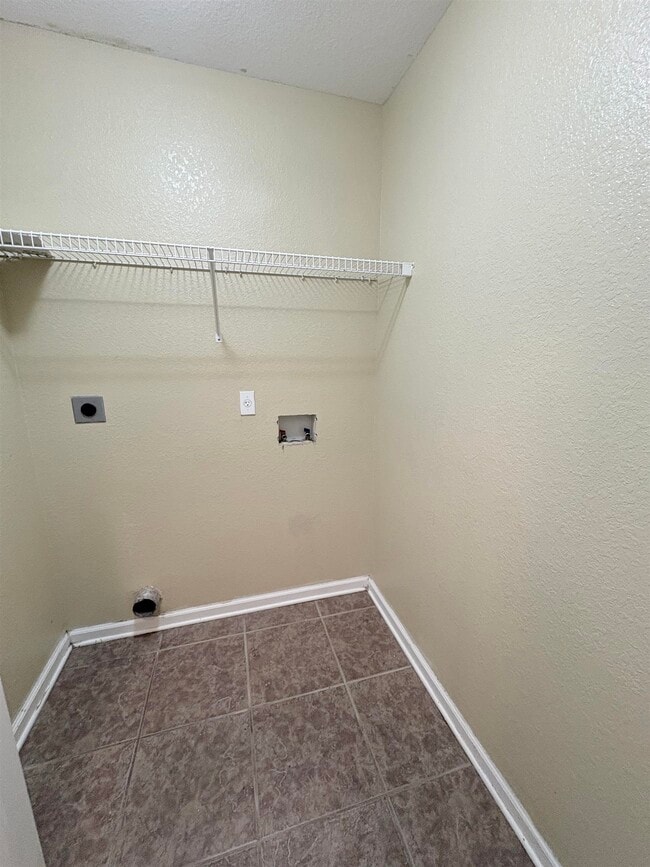 Building Photo - 2370 Quazar Cir