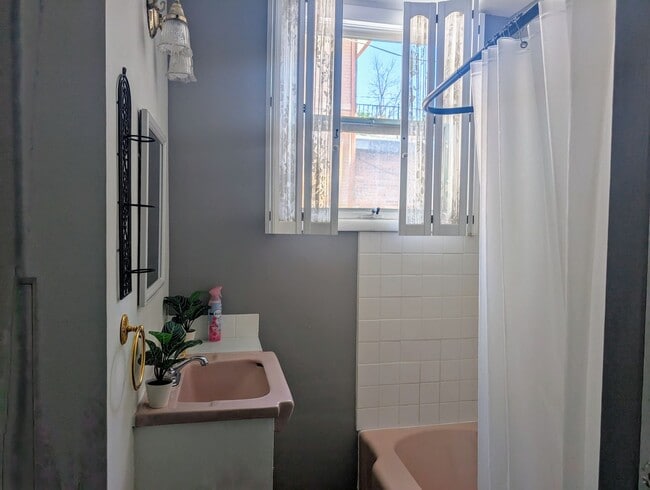 Building Photo - Beautiful Home 4bd 3bath