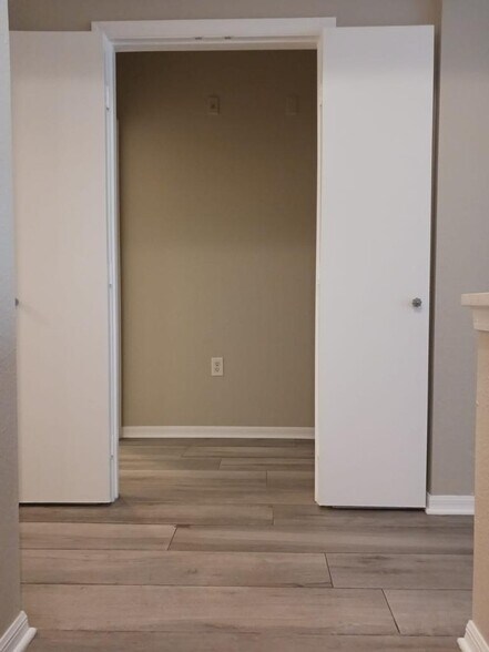 Building Photo - 200 4th Ave S