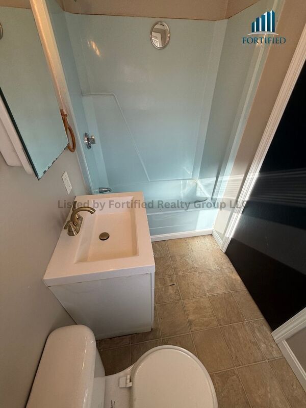 Building Photo - 85-85 Massasoit St