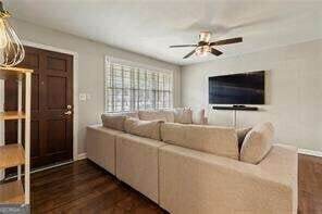 Building Photo - 3235 Woodview Dr SE