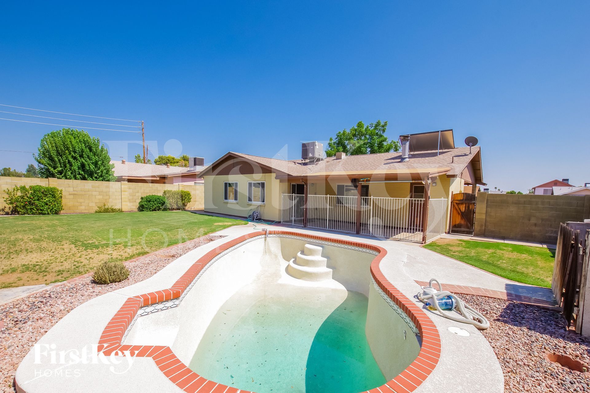 Building Photo - 4710 W Paradise Ln