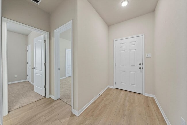 Building Photo - 7445 Gdn Gln Dr