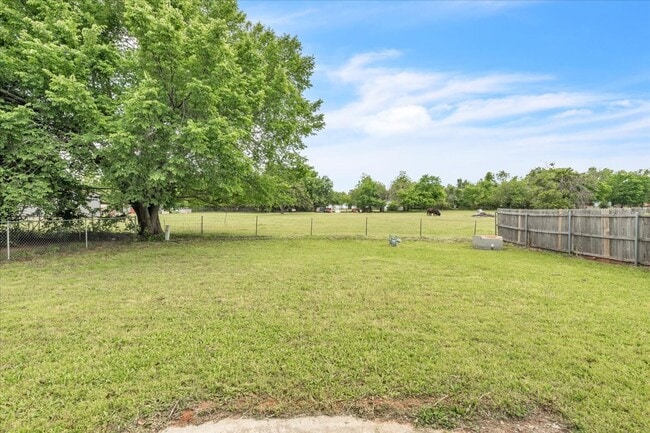 Building Photo - 10412 Koch Dr