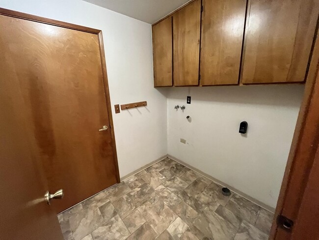 Building Photo - 3030 Bron Cir