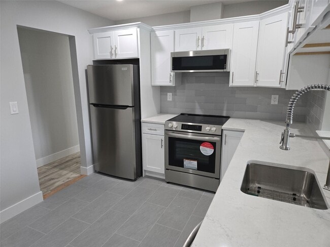Building Photo - 548 Sierra Vista Ln