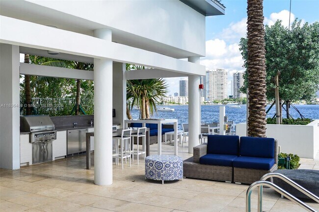 Building Photo - 17111 Biscayne Blvd