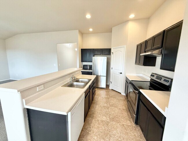 Building Photo - Move in ready home on Keagster