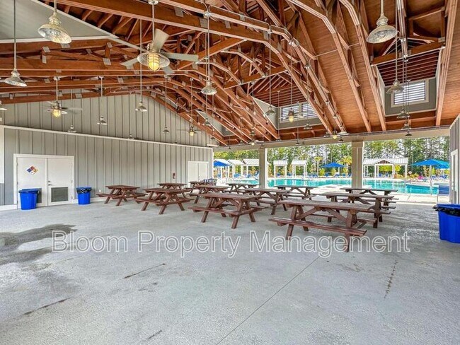 Building Photo - 216 North Light Way