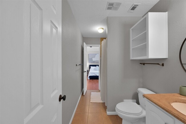 Building Photo - 39 Lakeview Village