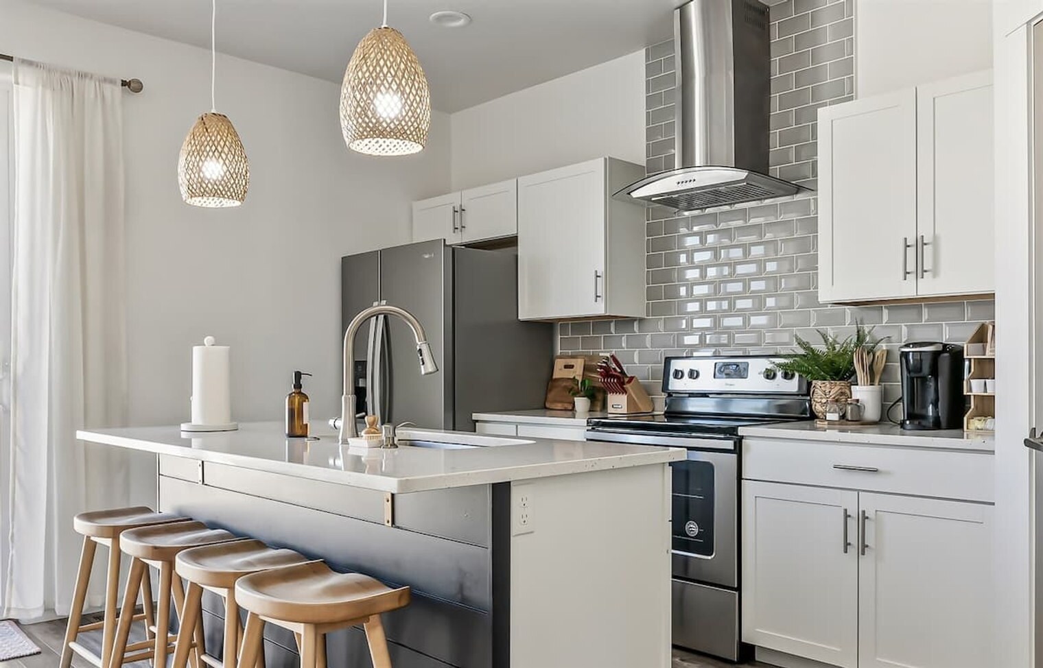 Building Photo - 2084 W Bella Ln