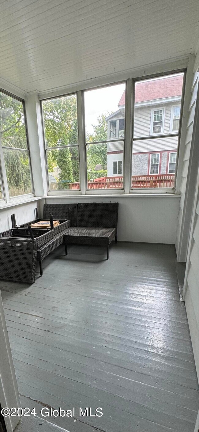 Building Photo - 663 Hudson Ave