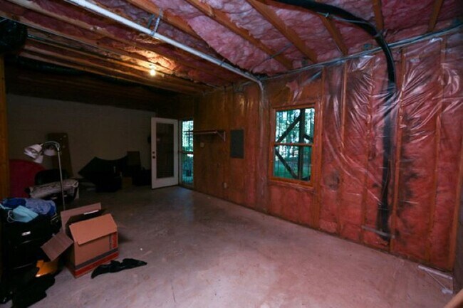 Building Photo - End Unit 3 Bedroom Townhome in Popular Woo...