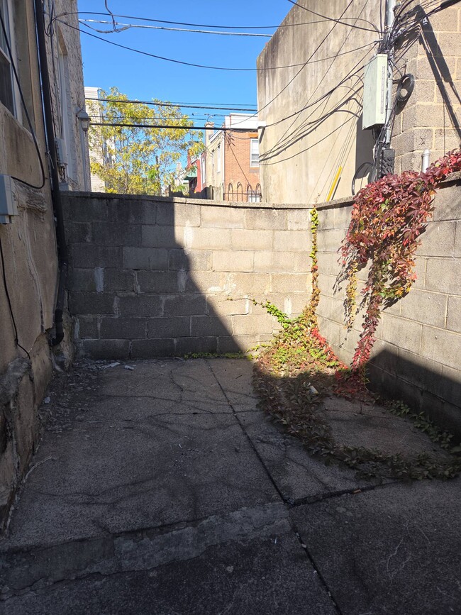 Building Photo - 1603 S Dover St