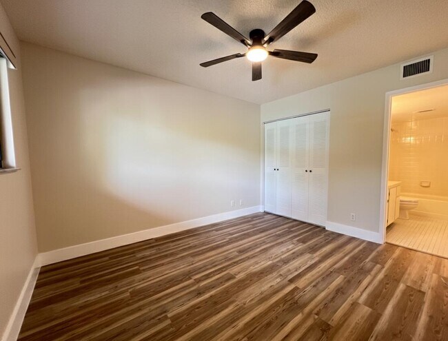 Building Photo - 7320 Amberly Ln