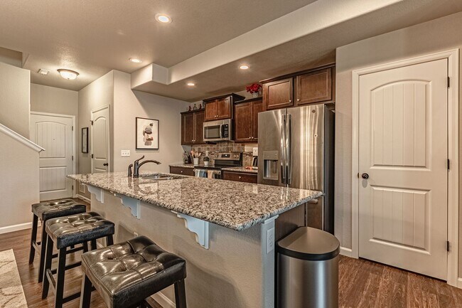 Building Photo - Cozy Fully Furnished  COS Townhome