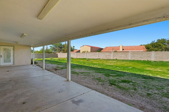 Building Photo - 7016 E Menlo St