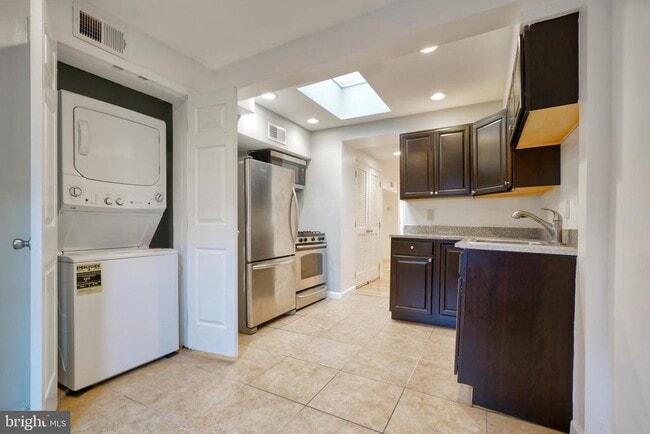 Building Photo - 1029 Booth St