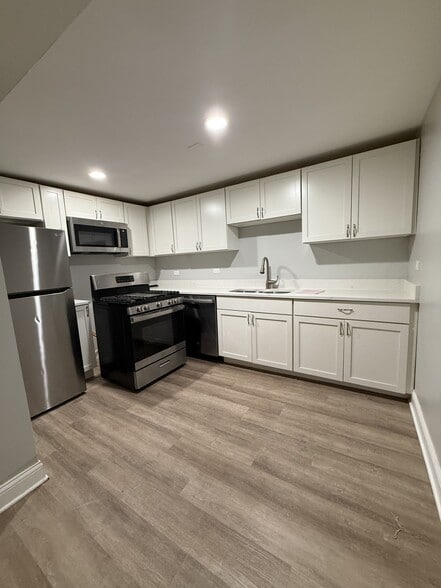 Building Photo - 3840 W Fillmore St