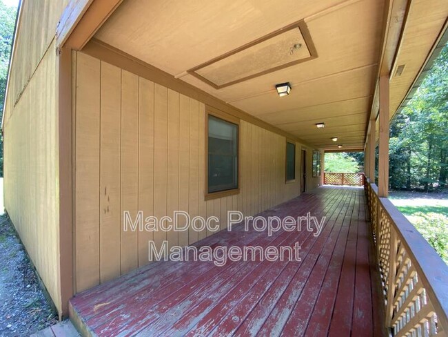 Building Photo - 104 Waverly Dr