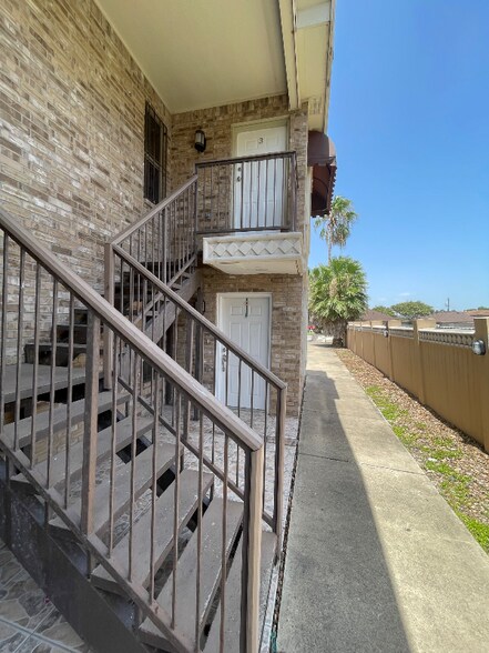 Building Photo - 754 Sonesta Dr
